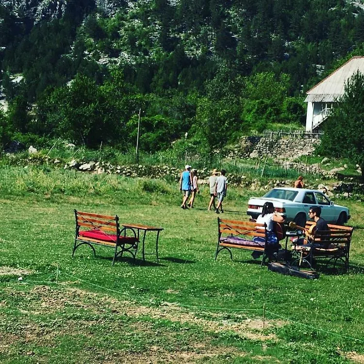 Bujtina Dreni Hotel Theth Albania